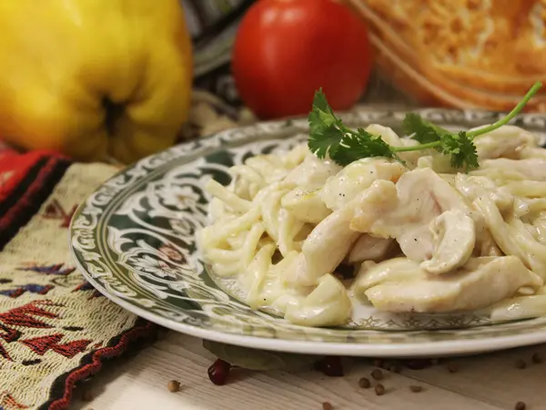 ЛАГМАН С ЦЫПЛЕНКОМ И ГРИБАМИ