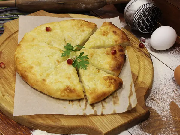 ХАЧАПУРИ С СЫРОМ